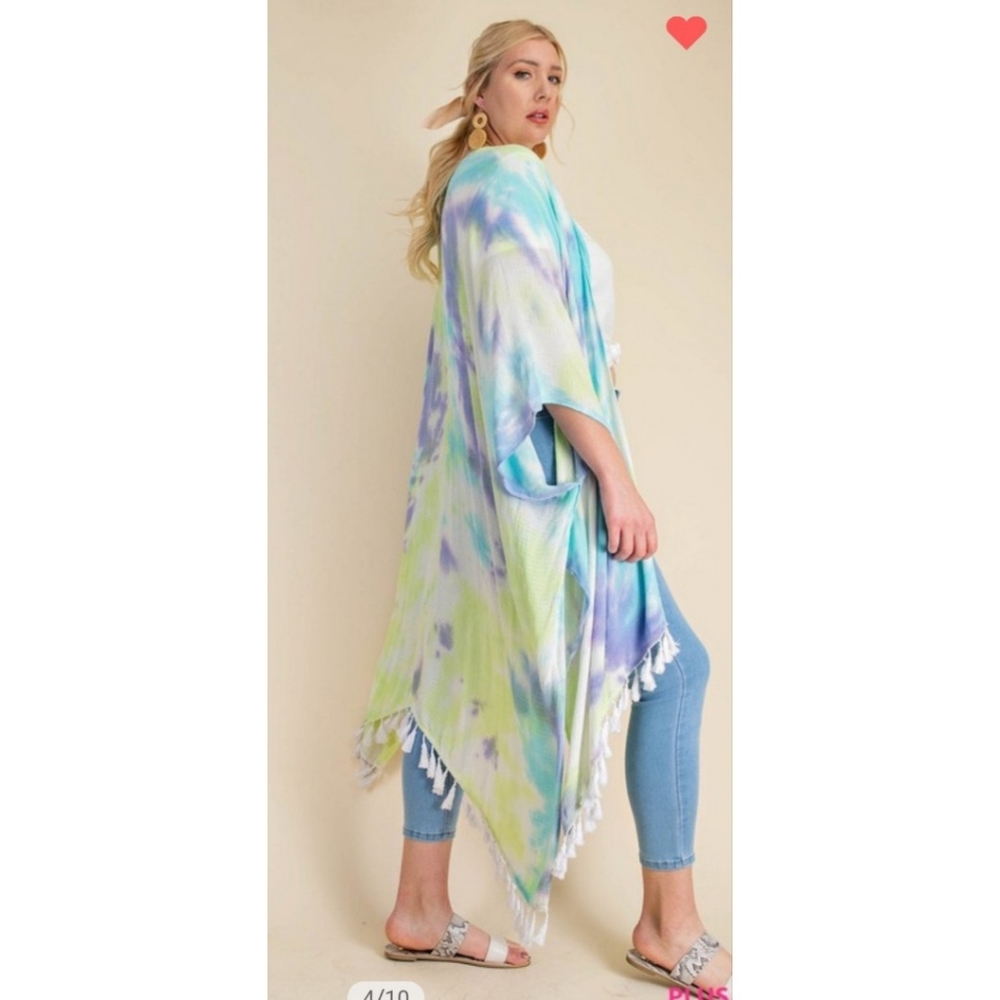 Plus size tie dye kimono with tassels